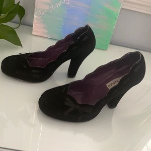 Suede and satin platform pump